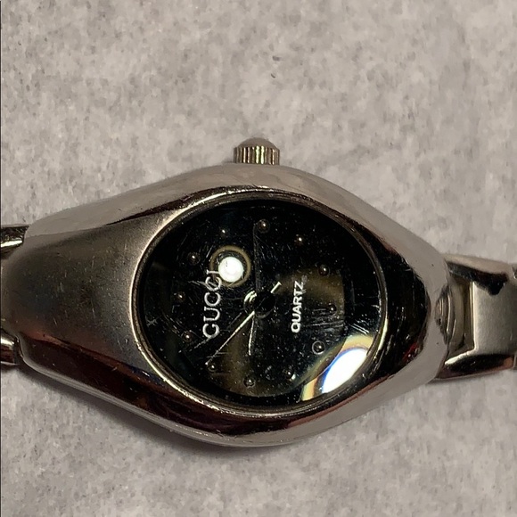 Gucci Vintage watch preloved GVC - Picture 3 of 11